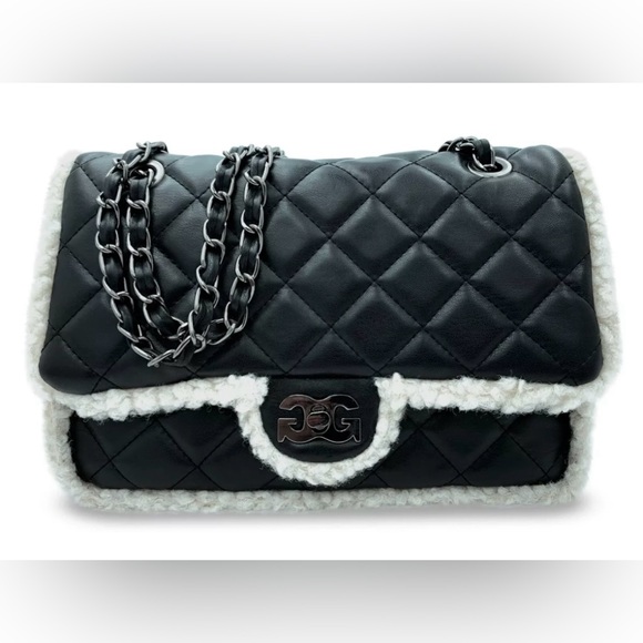 Gilda Paris Handbags - Gilda Paris Black Quilted Baguette Bag Faux Fur Sherpa Trim NEW